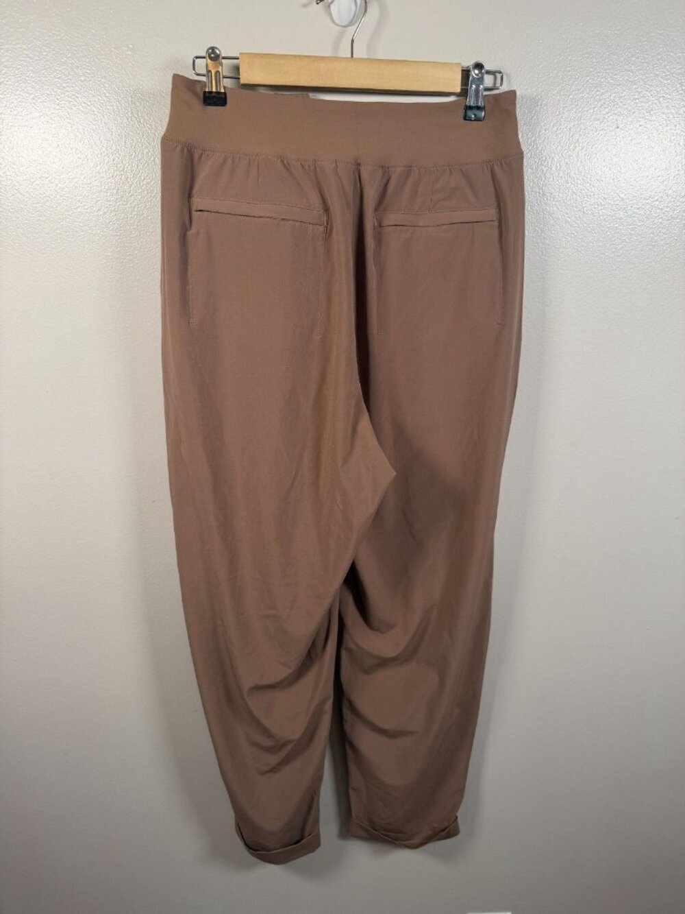 Athleta Cardiff Pants Size 10 Belted Rustic Beige Straight Leg Travel Active - Picture 3 of 14